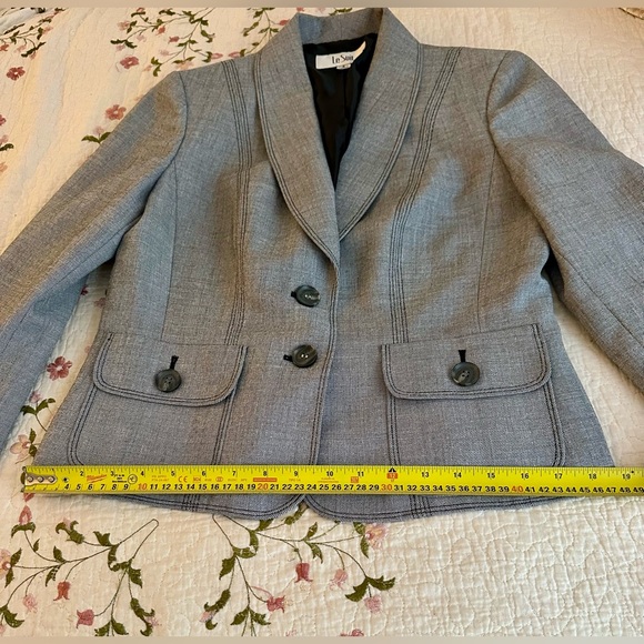 ✨ Le Suit Gray Blazer | Timeless Elegance & Tailored Sophistication ✨ - Picture 7 of 10